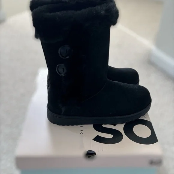 Black Winter Boots with Fur Trim and Rubber Sole - Picture 7 of 7